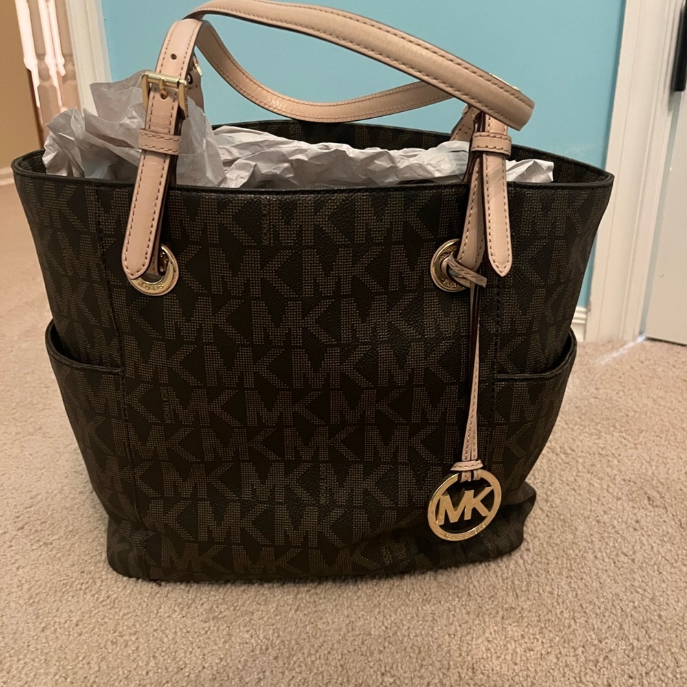 BRAND NEW Michael Kors Purse